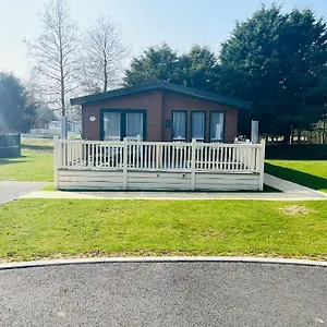 Hawthorne With Hot Tub Holiday home