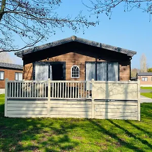 Happy Days With Hot Tub Holiday home