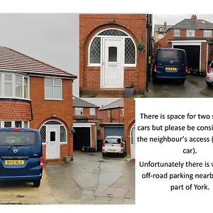 Bishy Road Hideaway Near Racecourse Holiday home