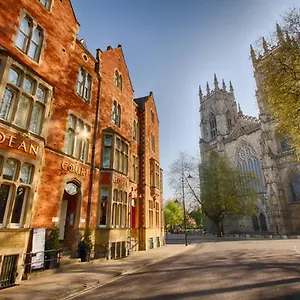 Otel The Dean Court, York